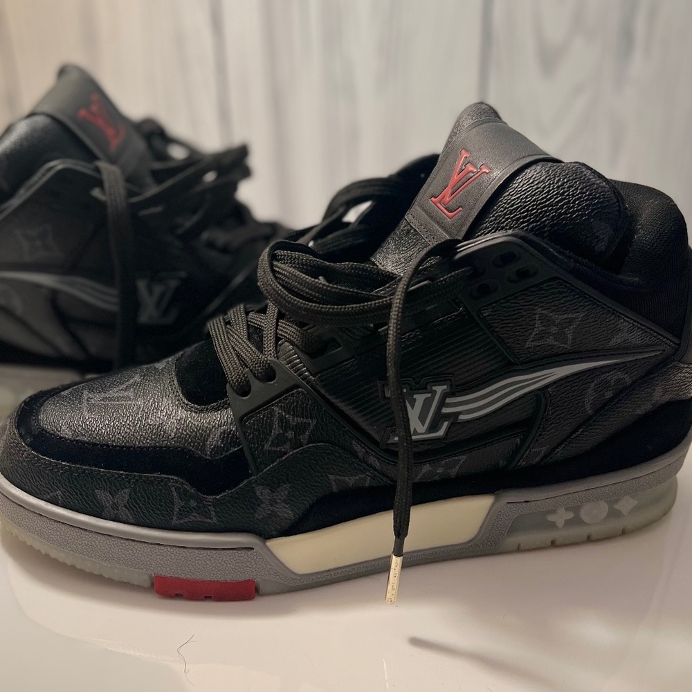 Louis Vuitton sneakers size size 10